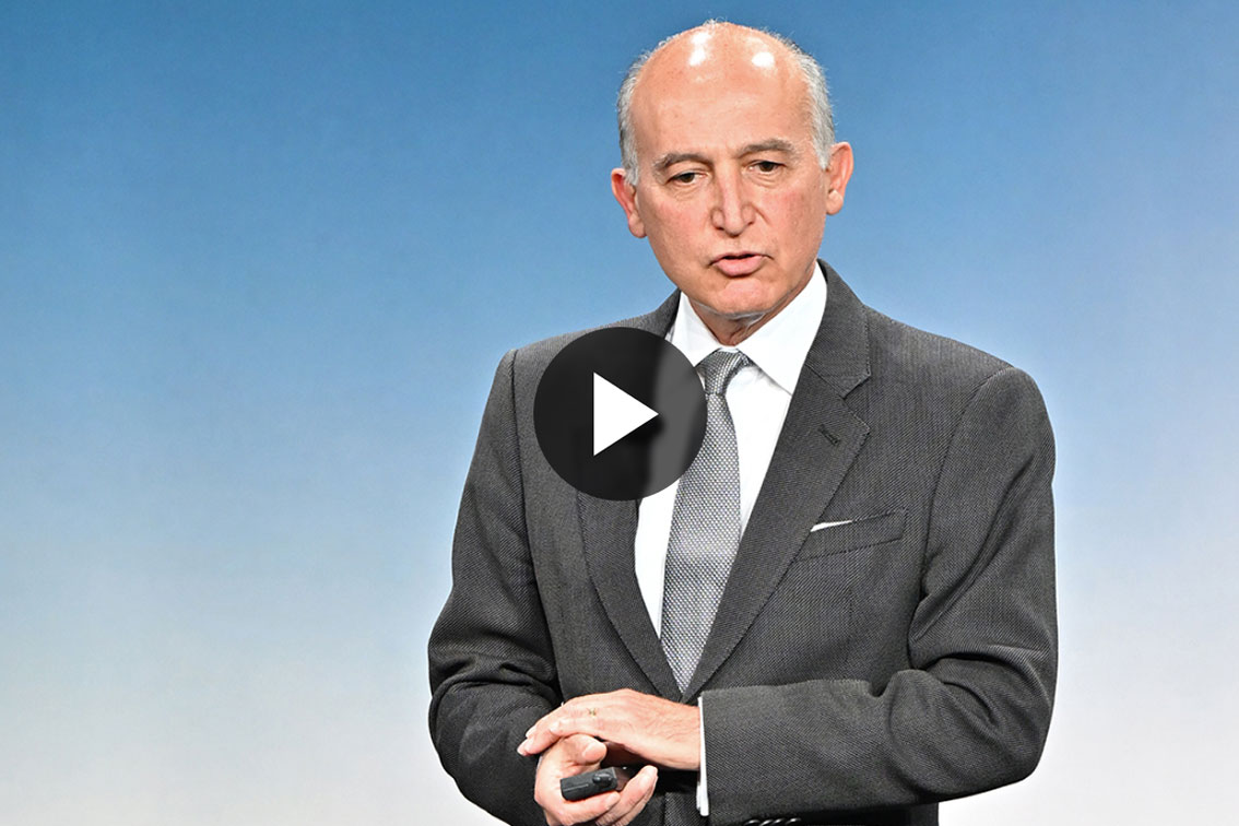 Dr. Abbas Ardehali Giving a Presentation